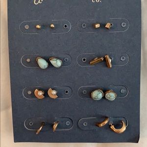 Universal Thread earring set